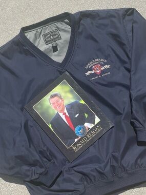 Vtg Ronald Reagan Presidential Library Museum Windbreaker Jacket (M) and Book